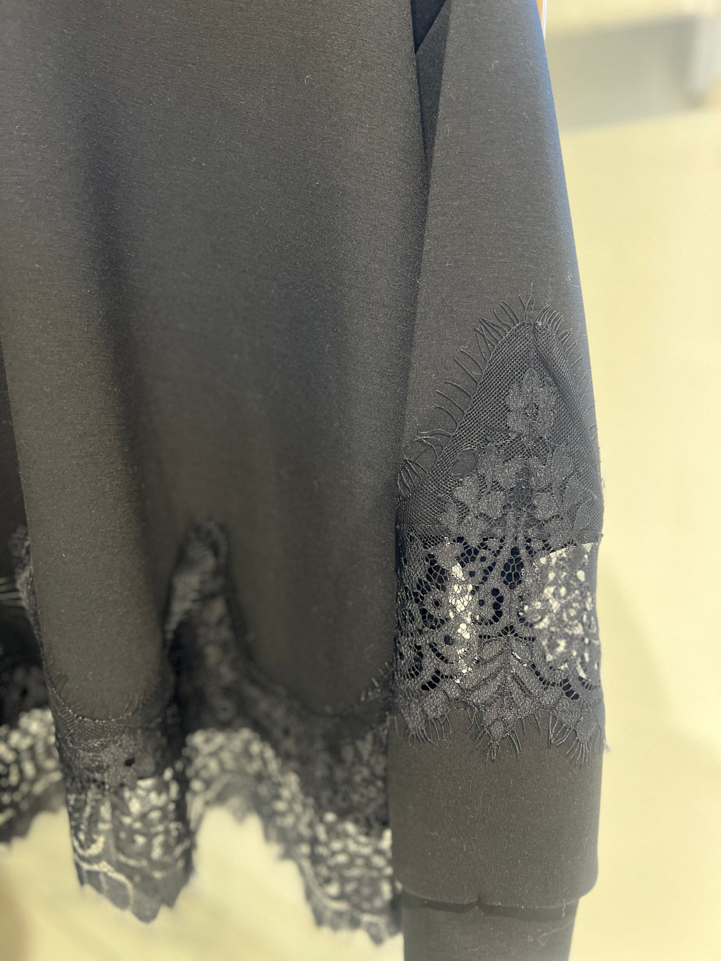 Felpa con Pizzo Nero