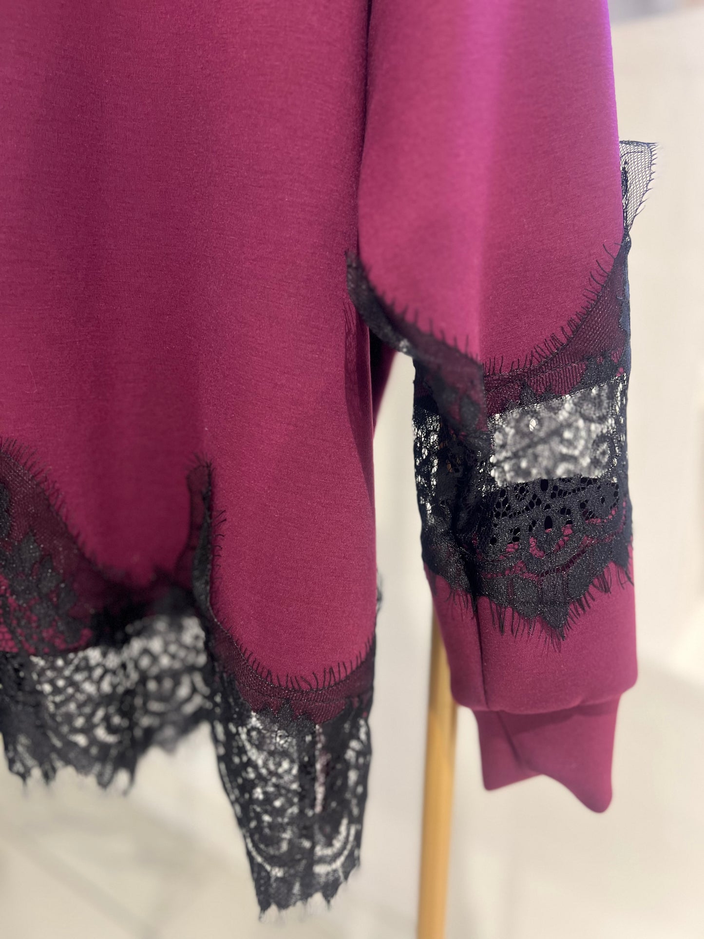 Felpa Con Pizzo Prugna