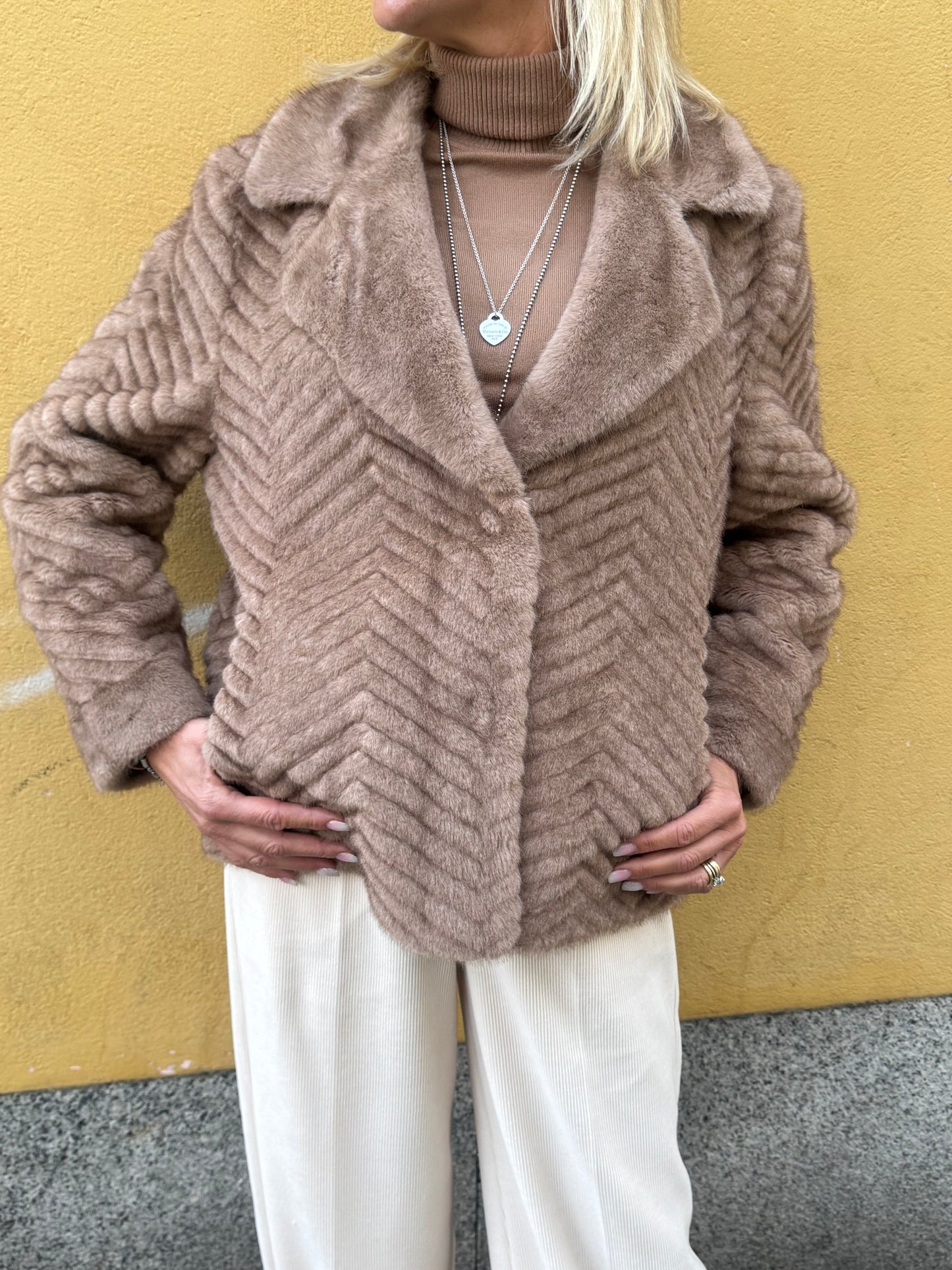 Pelliccia Righe Beige