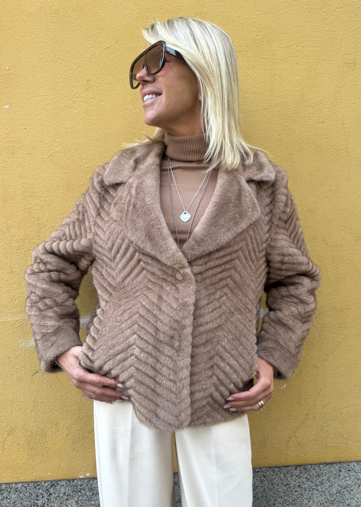 Pelliccia Righe Beige