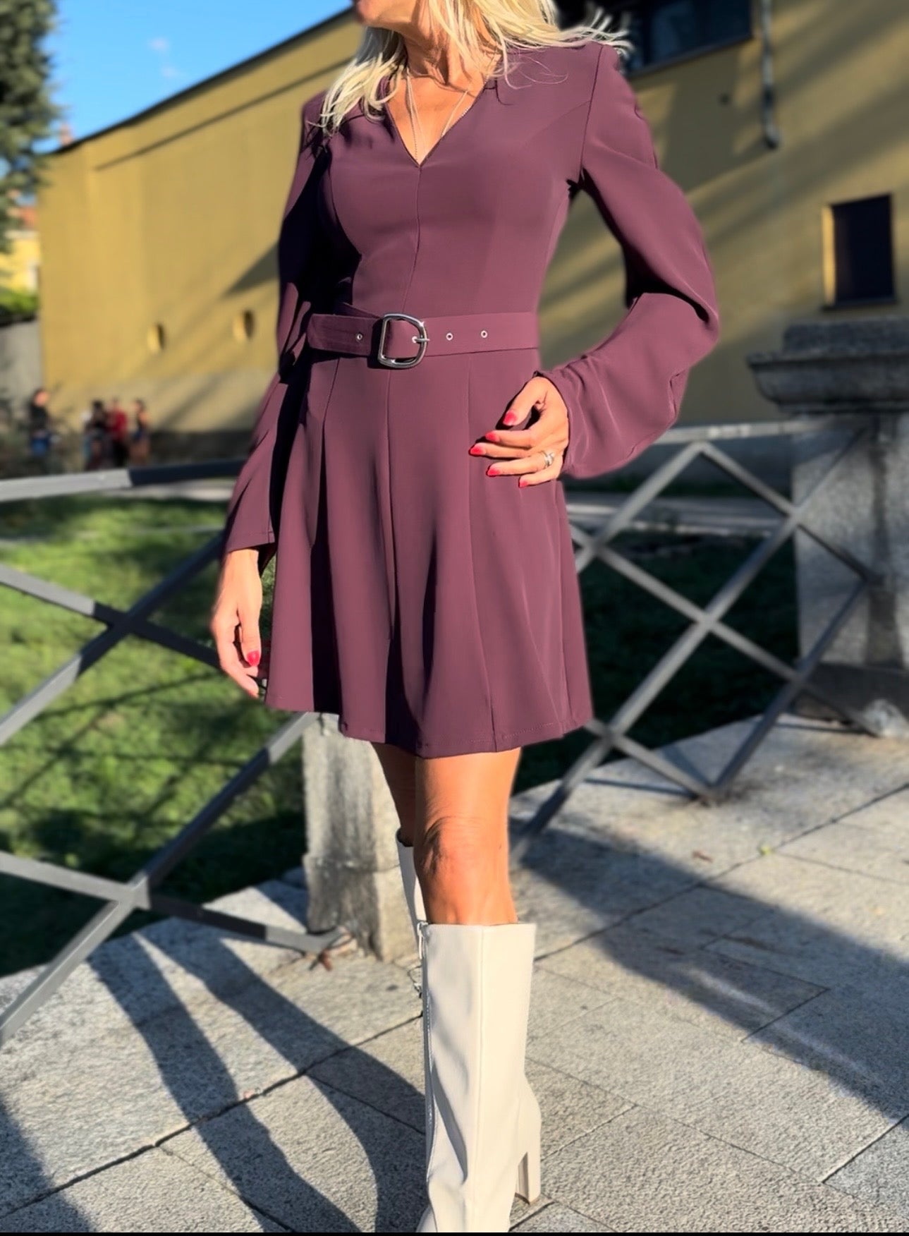 Abito Corto Imperial con  cintura Bordeaux