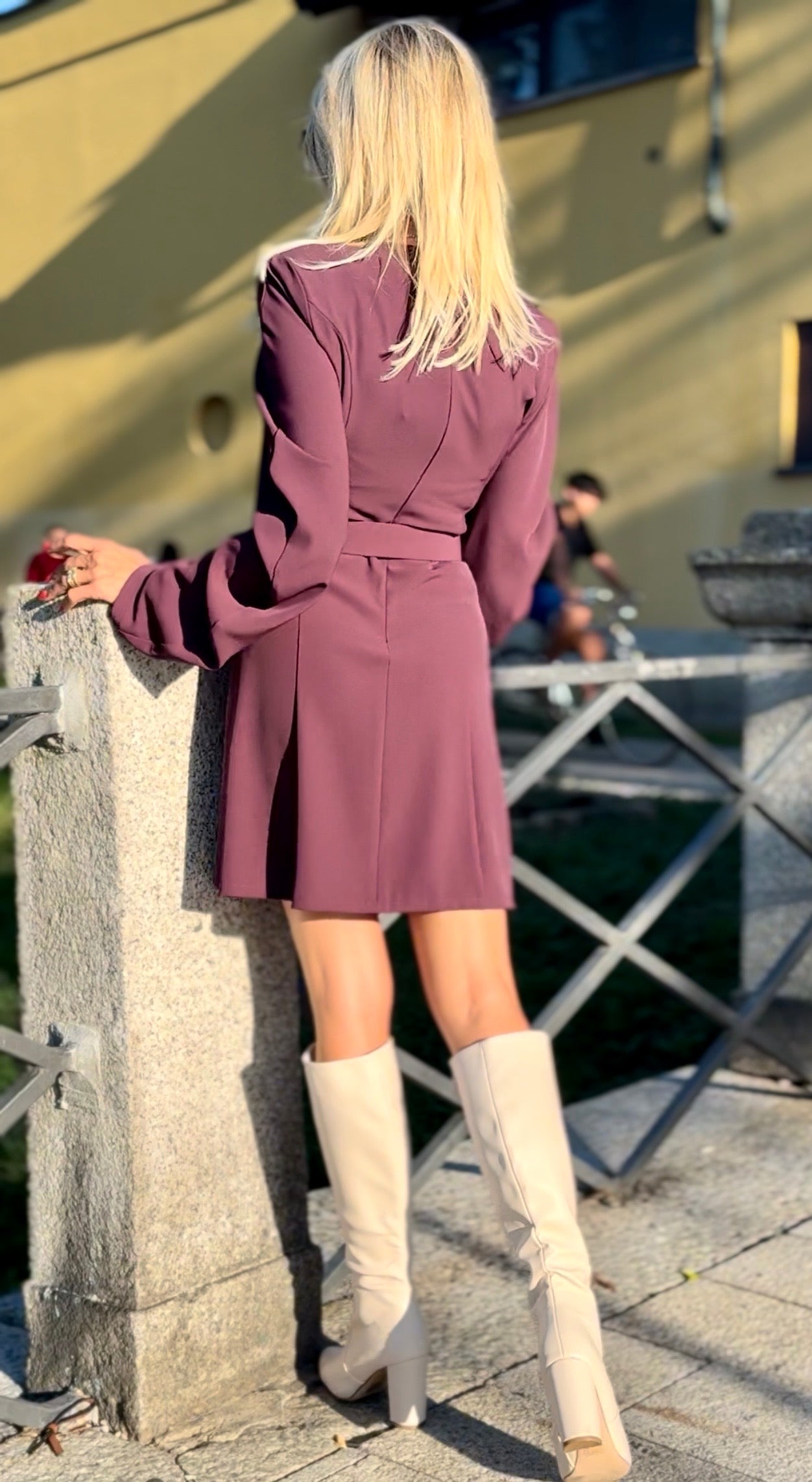 Abito Corto Imperial con  cintura Bordeaux