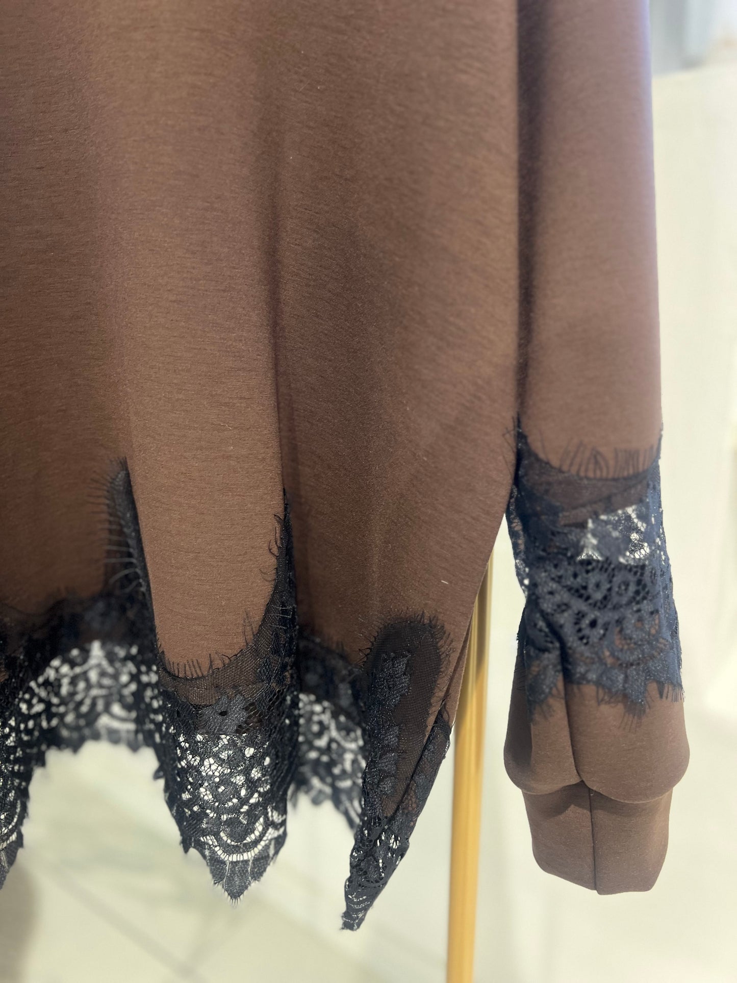 Felpa Con Pizzo Marrone