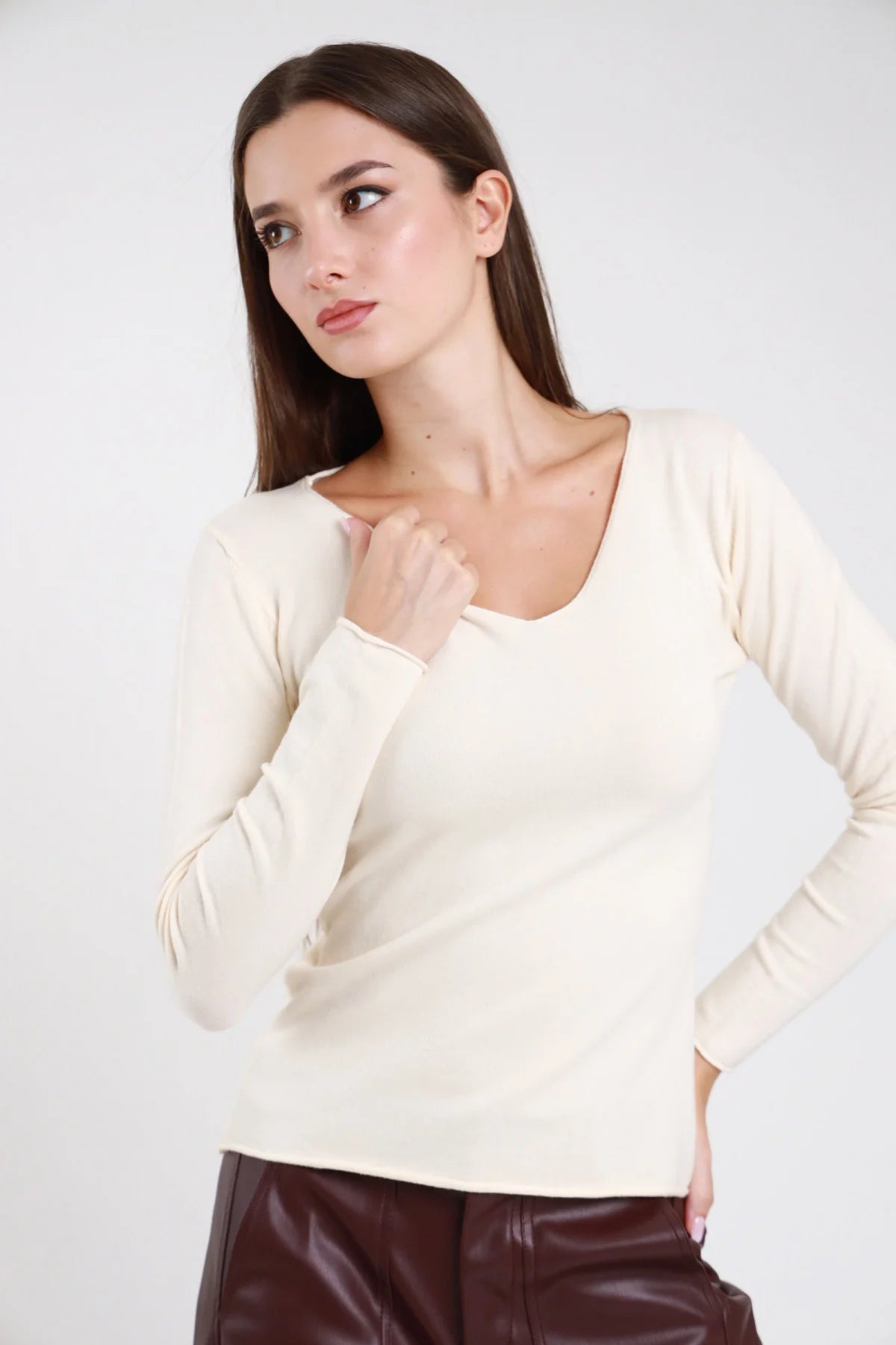Maglia scollo V crema